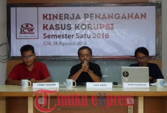 JAKARTA, TimeX Koordinator Divisi Investigasi Indonesia Corruption Watch (ICW) Febri Hendri mengatakan, korupsi yang melibatkan kepala daerah paling banyak terjadi dalam bidang sumber daya alam. Kepala daerah menempati peringkat ketujuh dalam kategori jabatan pelaku korupsi di semester awal 2016.